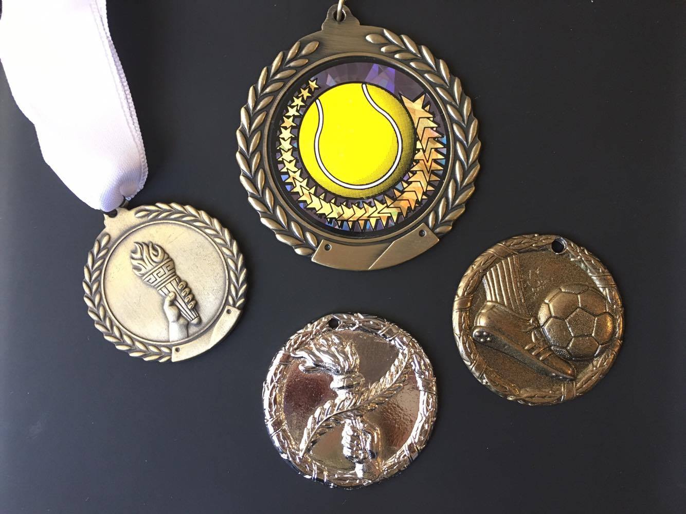 Medallas metálicas de línea